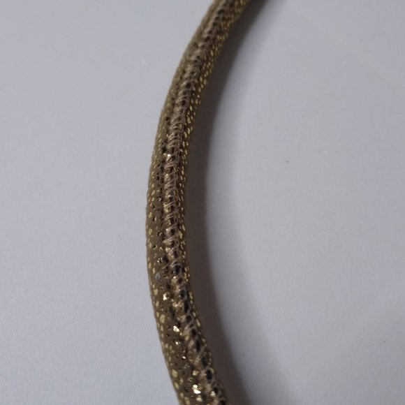 Metal Leaf Pendant Necklace Adjustable 17 To 19.5 Inches - Picture 9 of 12